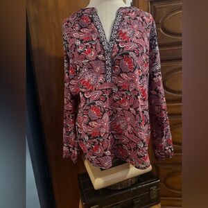 XiRENA Red and Blue Floral Top